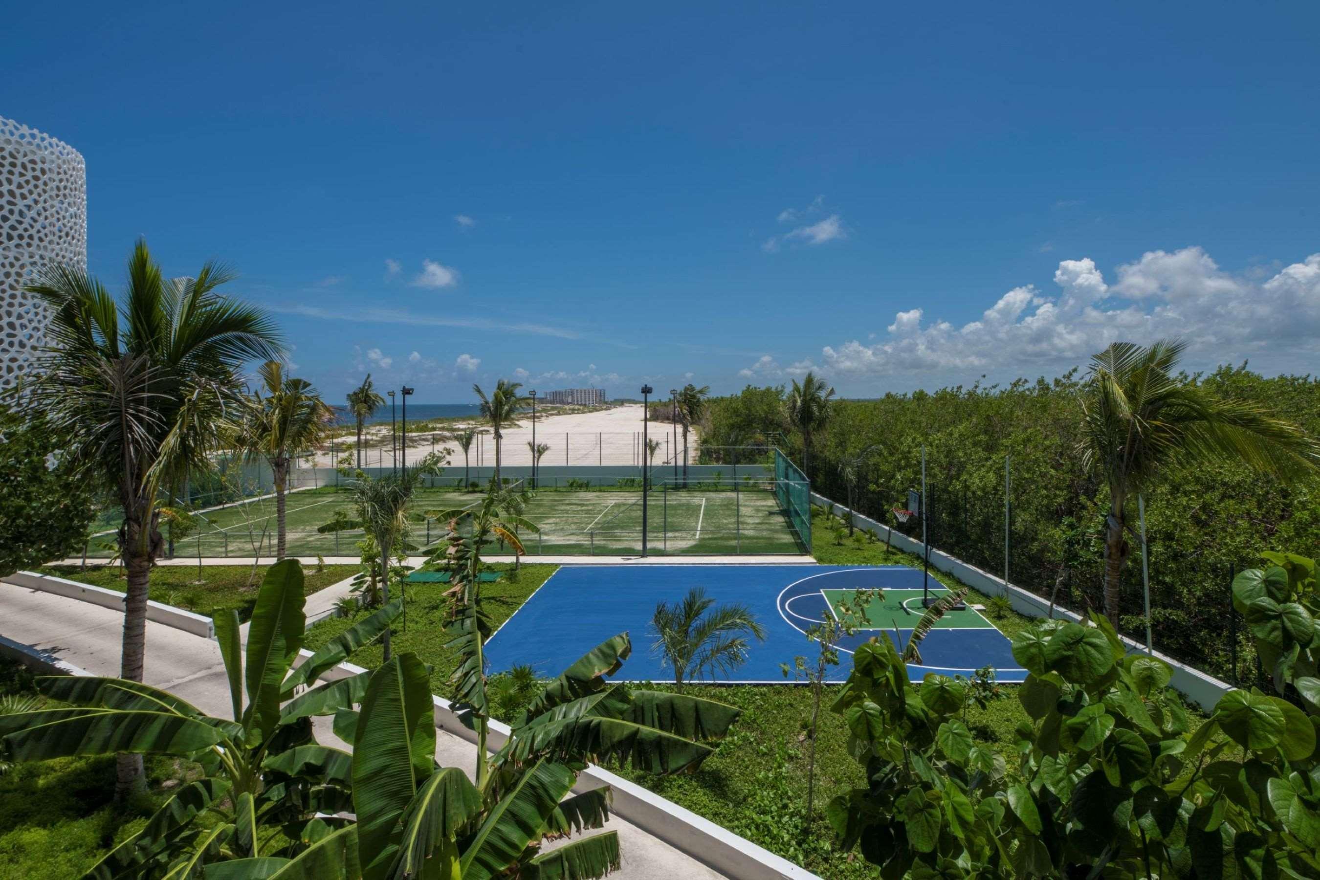Haven Riviera Cancun (Adults Only) Alfredo V. Bonfil Екстер'єр фото Tennis and basketball courts