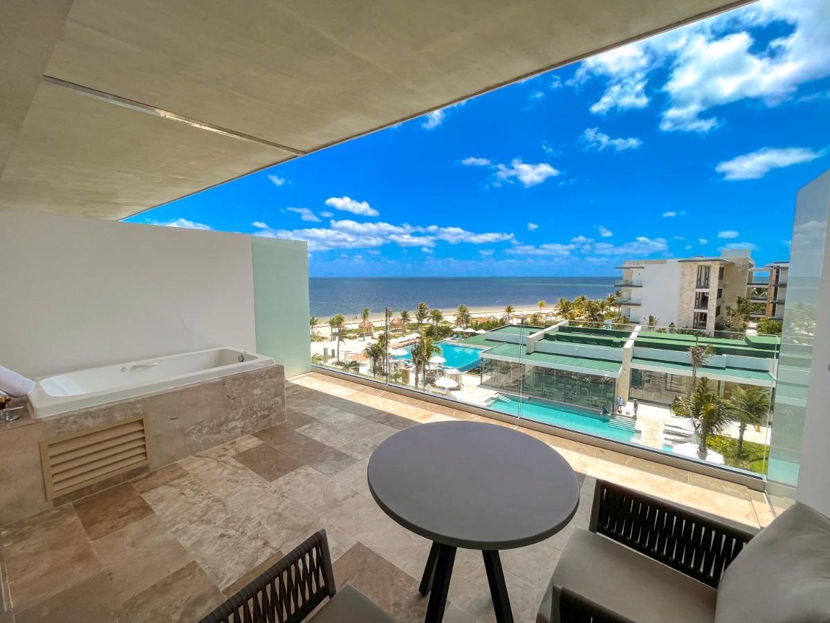 Haven Riviera Cancun (Adults Only) Alfredo V. Bonfil Екстер'єр фото Oceanfront view from a suite at the Grand at Moon Palace