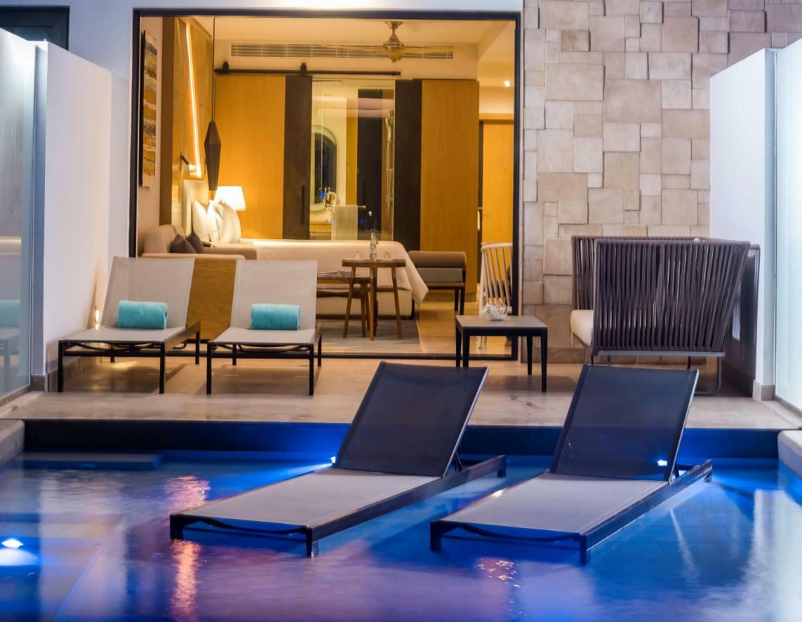 Haven Riviera Cancun (Adults Only) Alfredo V. Bonfil Екстер'єр фото A pool villa at the hotel