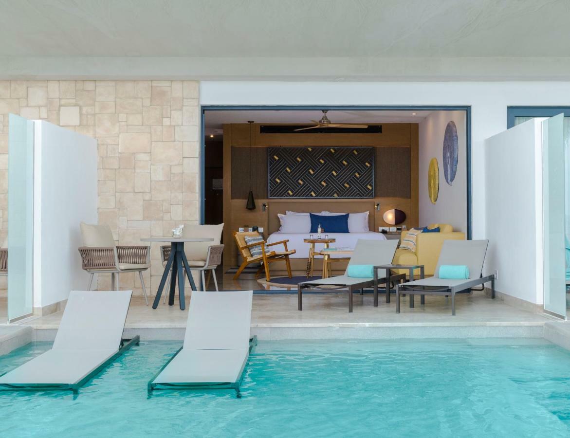 Haven Riviera Cancun (Adults Only) Alfredo V. Bonfil Екстер'єр фото A swim-up room at the Hard Rock Hotel